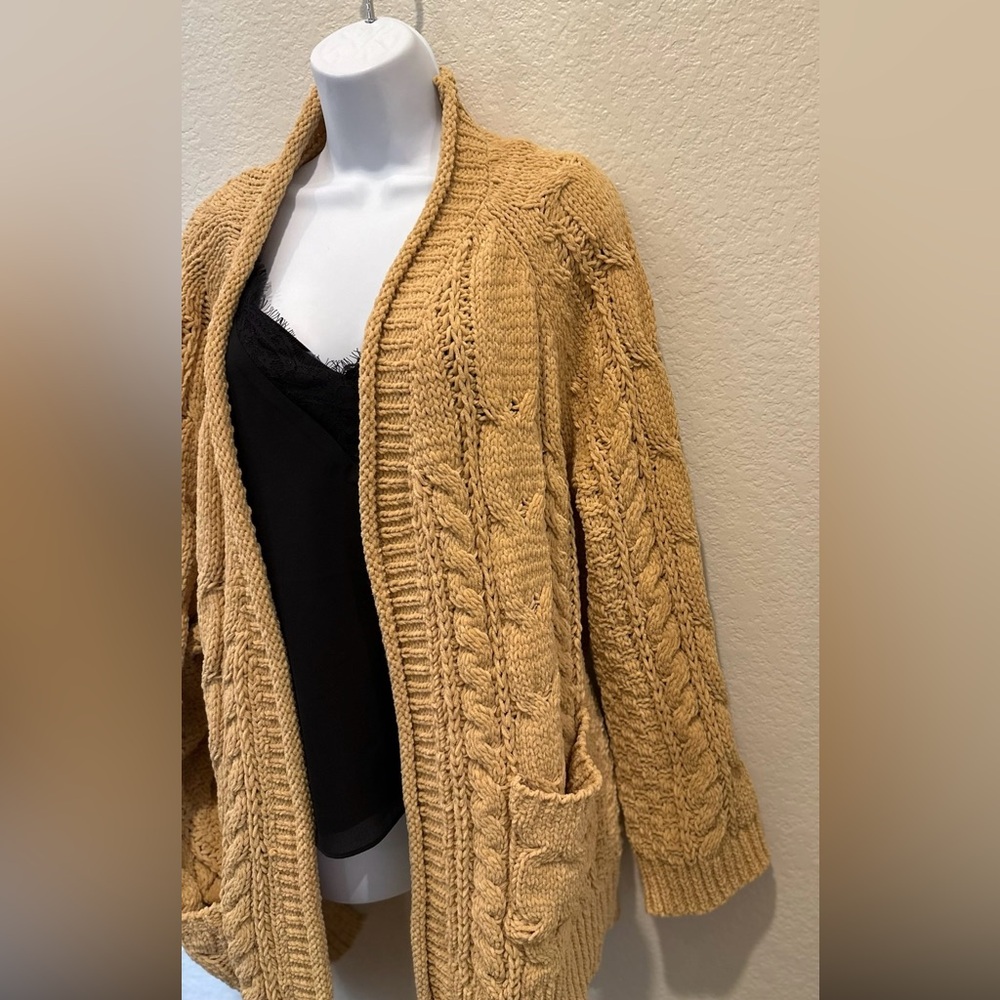 NWT beautiful and soft POL autumn yellow color sweater Size M